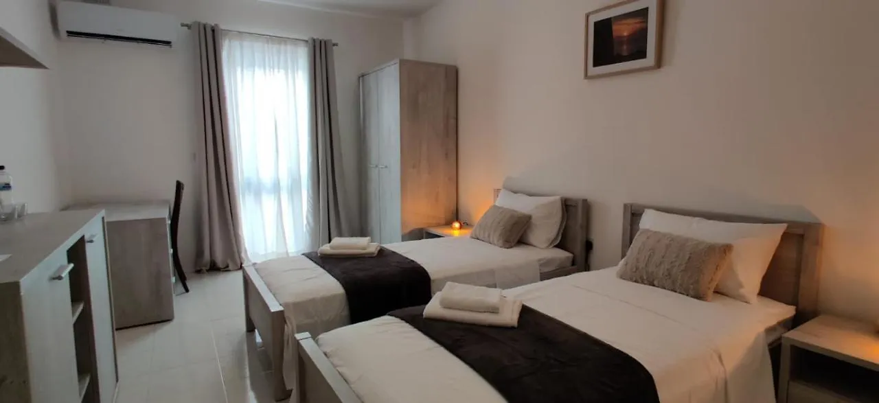 Guest house Lovely 4 Bedroom, 3 Bathroom, Maisonette With Terraces. Is-Swieqi